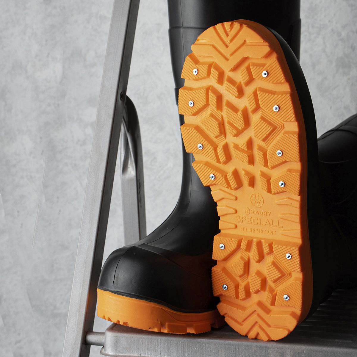 Детальная фотография — Сапоги зимние мужские Kaury President утепленные, шипованные (ЭВА, манжета, подошва ПУ) р.43-44 черные, оранжевые (до -65°C) (950-65/1PW)