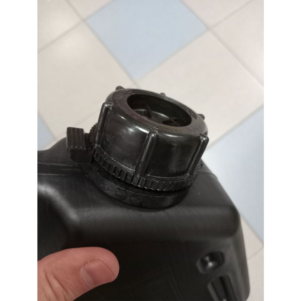 Детальная фотография — Канистра Экстрим+15 14,5л черная